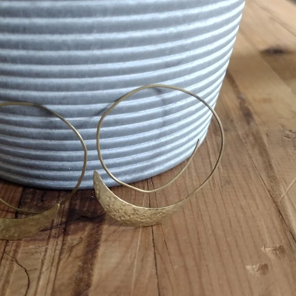 3 / $20 Gold Hoop Spiral metallic Earrings - Picture 4 of 4